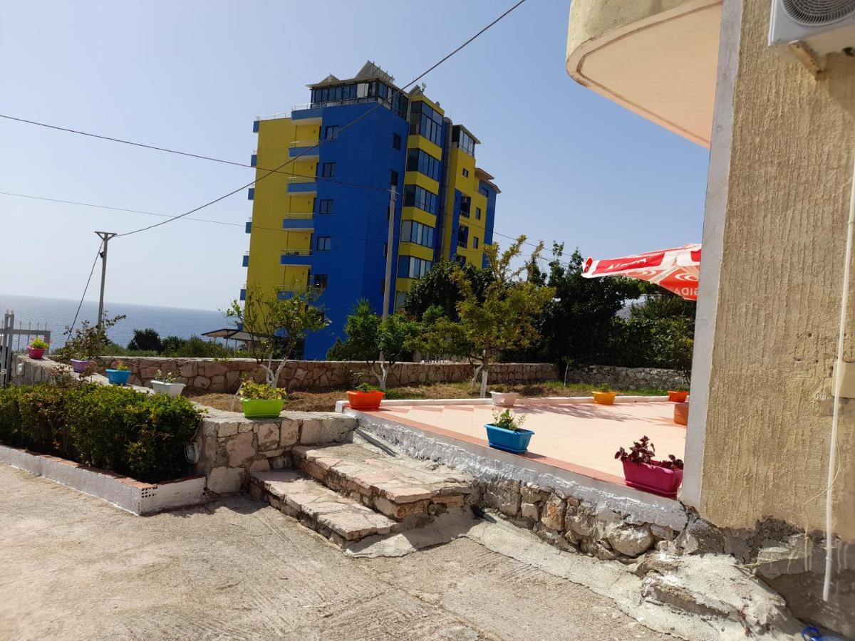 Teo Apartment Sarandë Exteriör bild