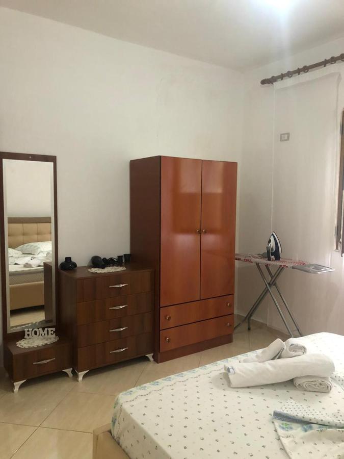 Teo Apartment Sarandë Exteriör bild