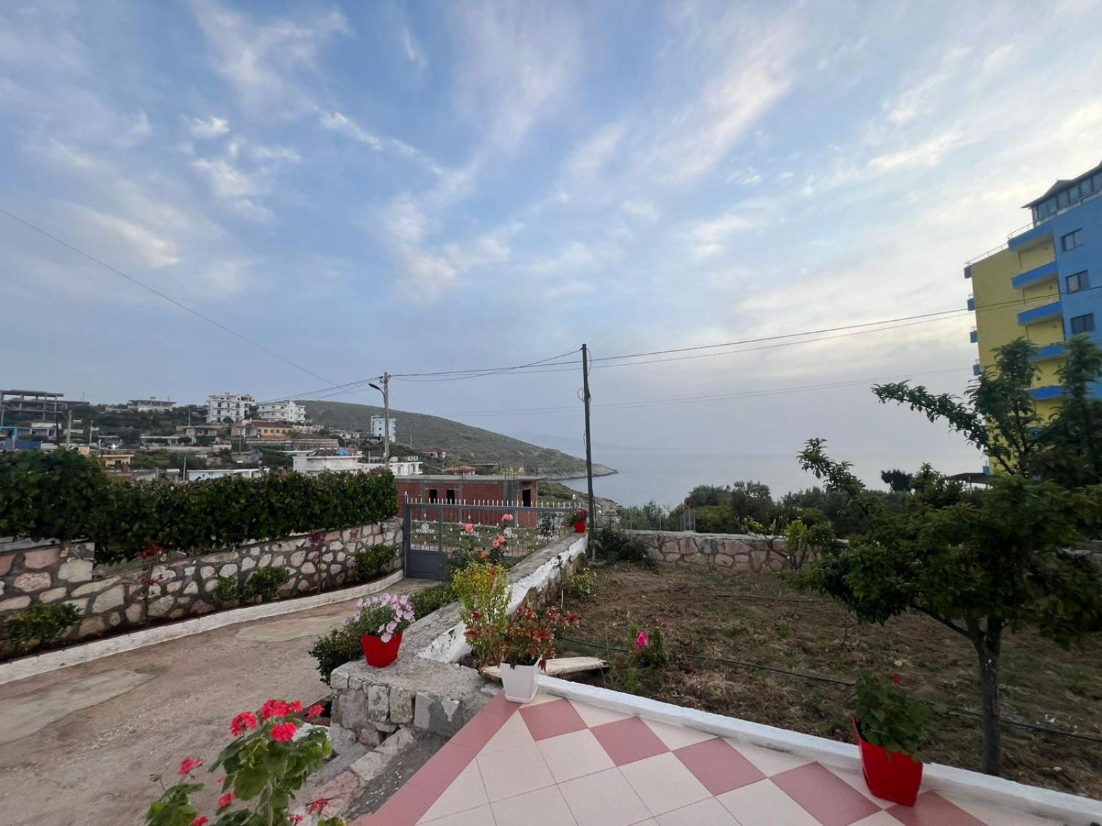 Teo Apartment Sarandë Exteriör bild