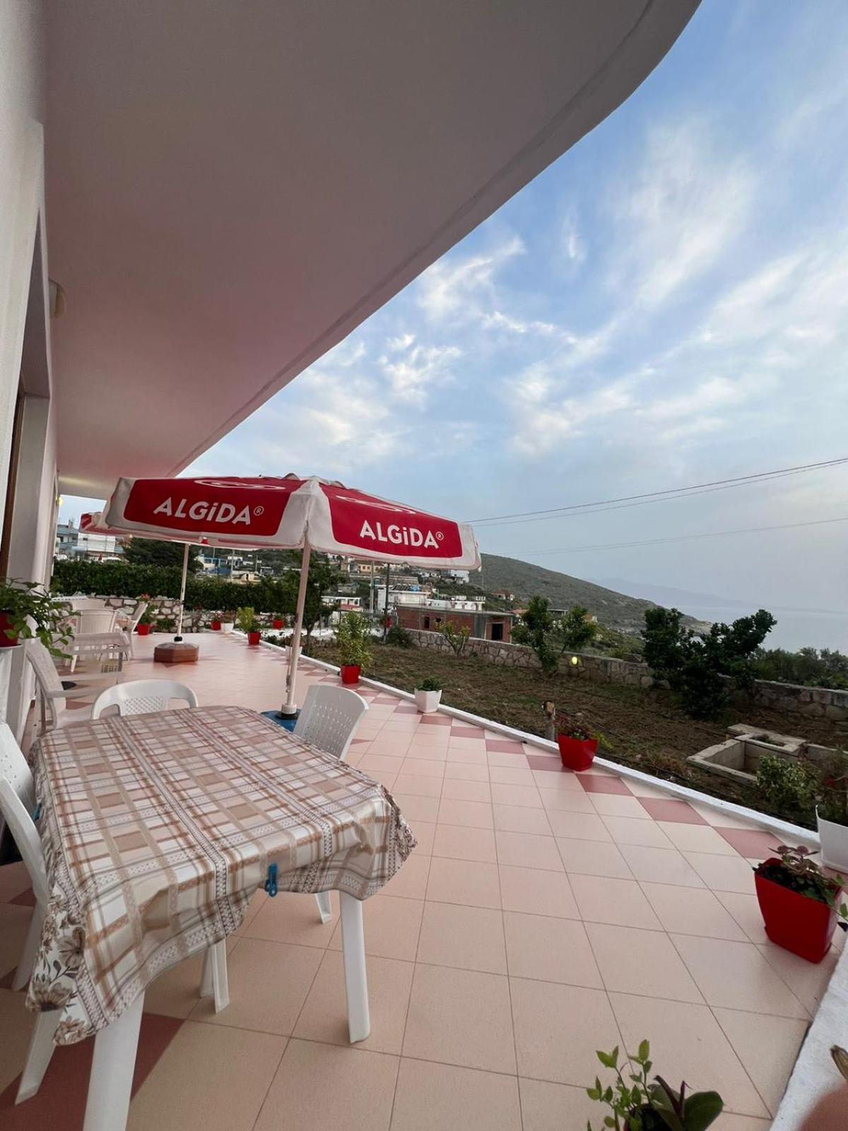Teo Apartment Sarandë Exteriör bild