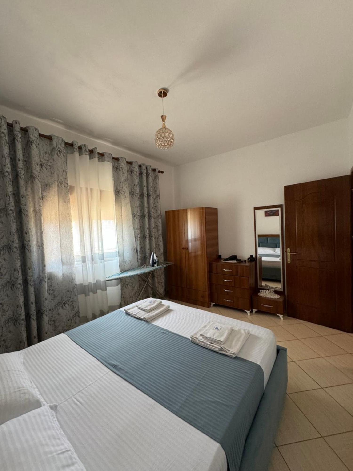 Teo Apartment Sarandë Exteriör bild