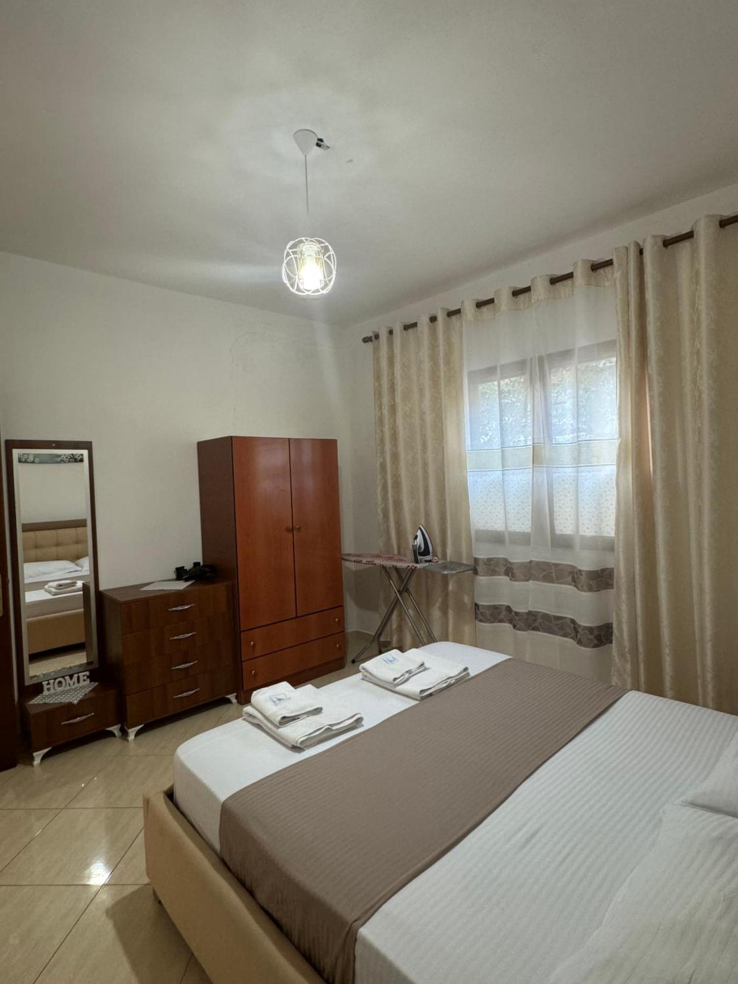 Teo Apartment Sarandë Exteriör bild