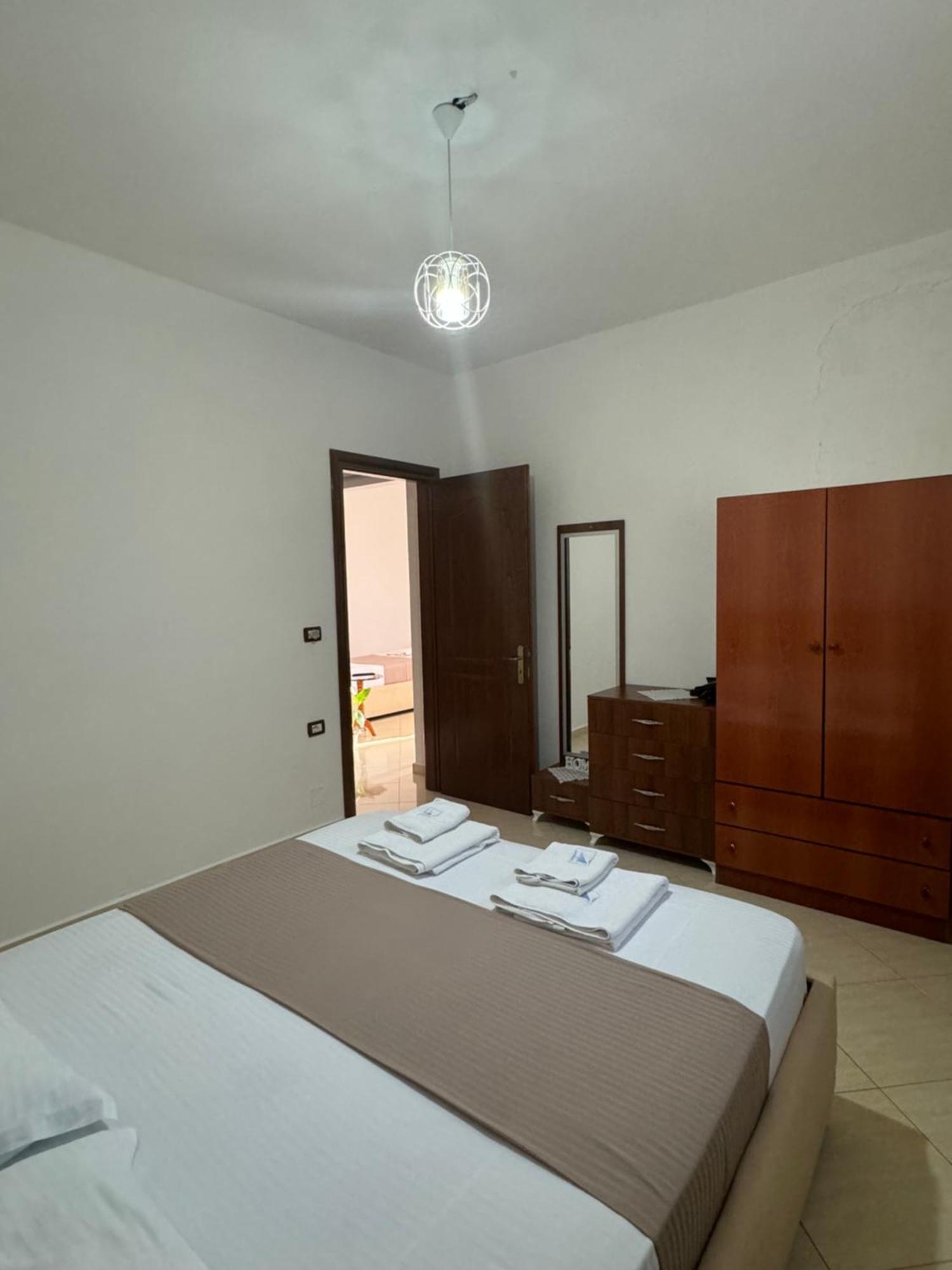 Teo Apartment Sarandë Exteriör bild