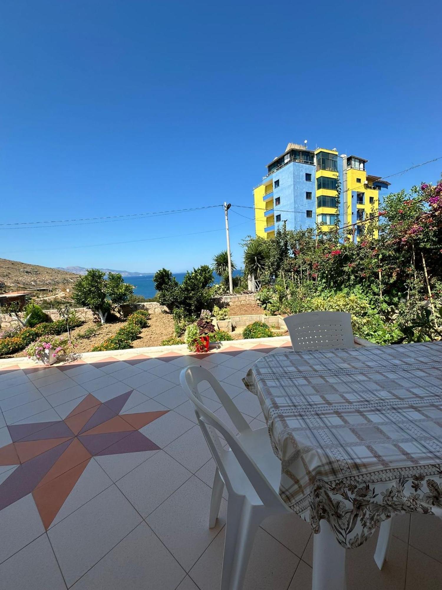 Teo Apartment Sarandë Exteriör bild