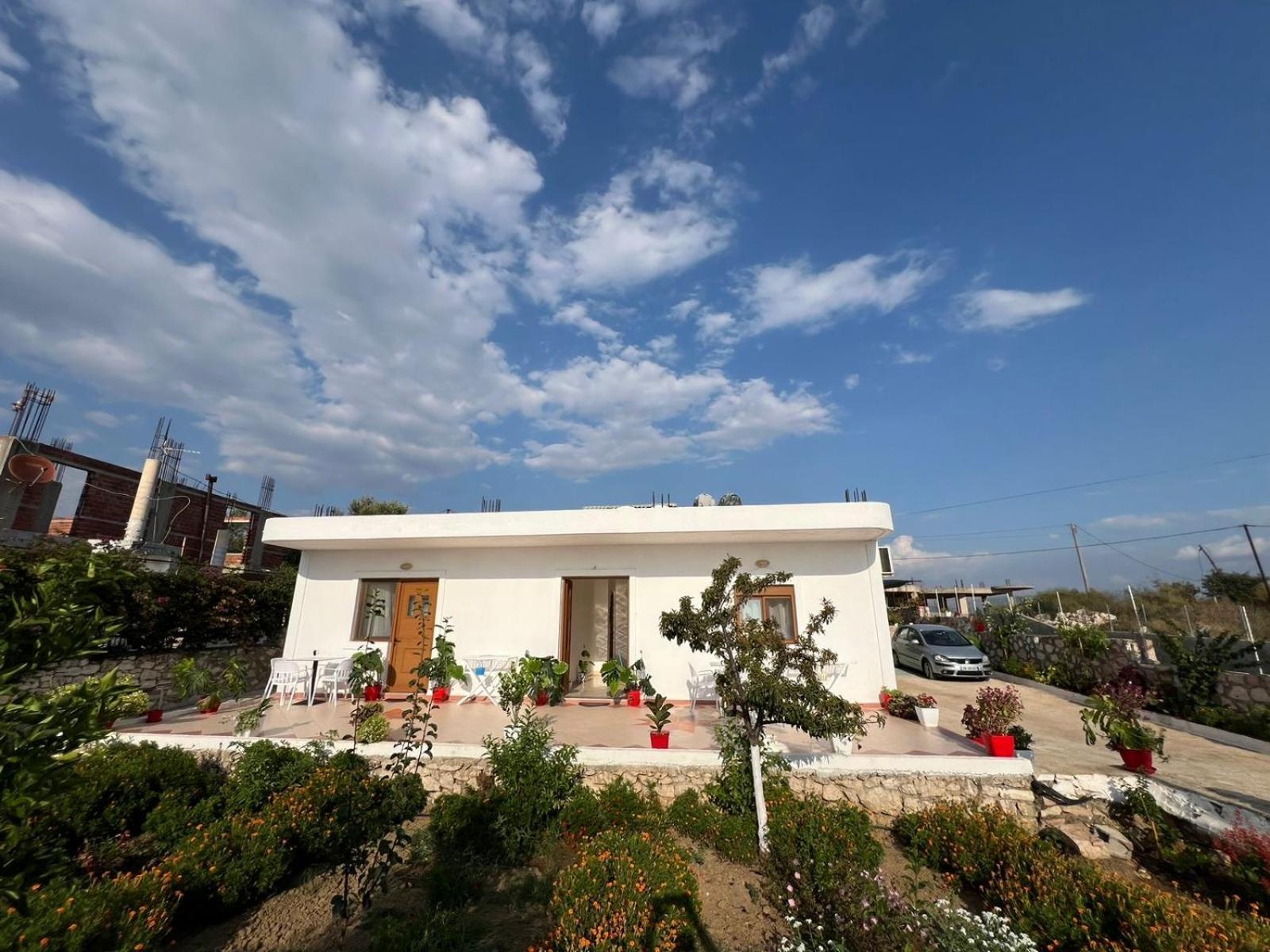 Teo Apartment Sarandë Exteriör bild
